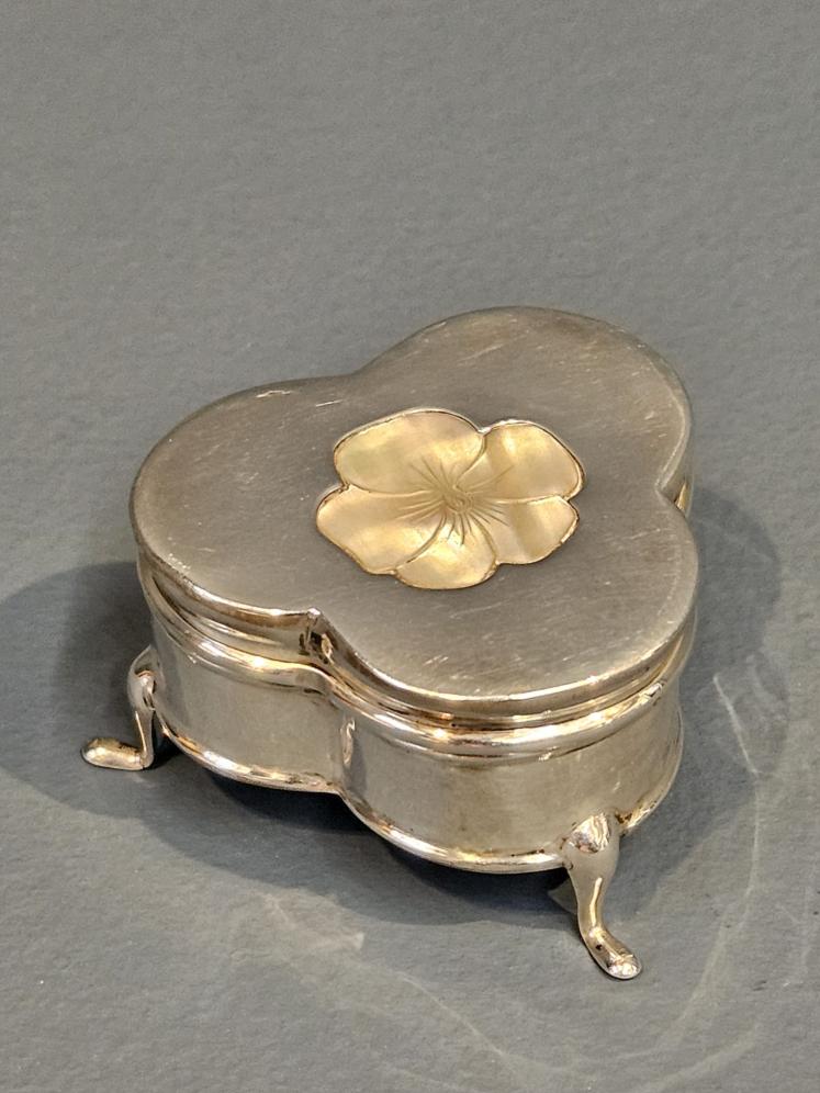 Silver Trinket Box with Mother of Pearl Pansy Inlay - Image 7