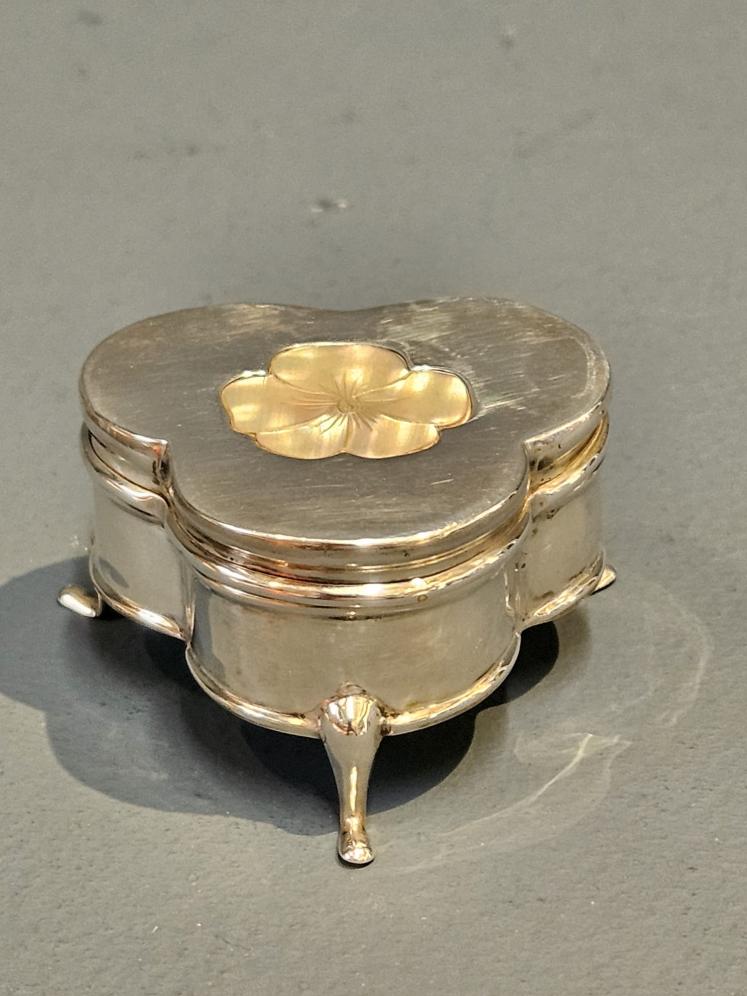 Silver Trinket Box with Mother of Pearl Pansy Inlay - Image 3