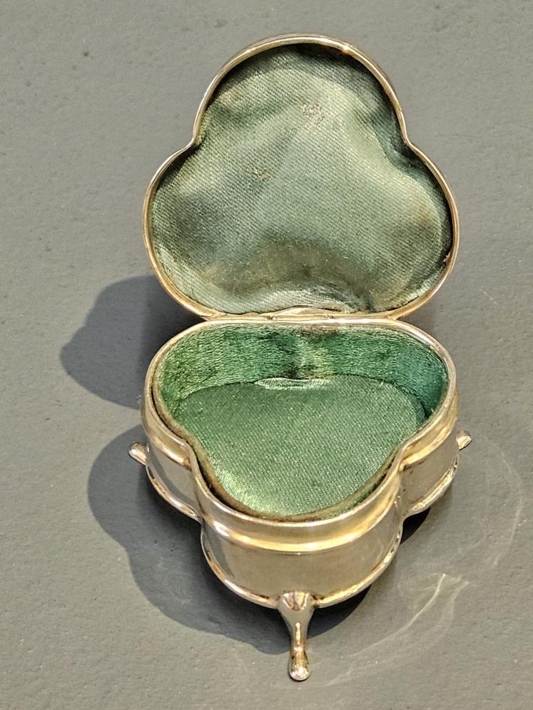 Silver Trinket Box with Mother of Pearl Pansy Inlay - Image 2