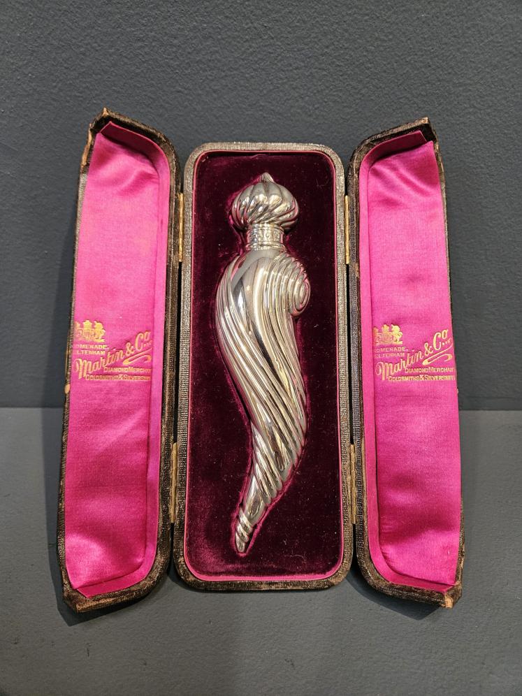 Superb Victorian Silver Corniche Shell Scent Bottle - Image 1