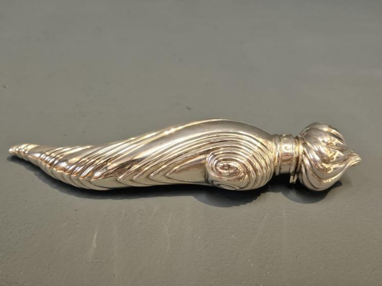 Superb Victorian Silver Corniche Shell Scent Bottle - Image 3