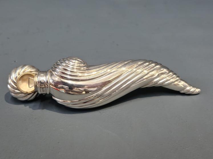 Superb Victorian Silver Corniche Shell Scent Bottle - Image 2