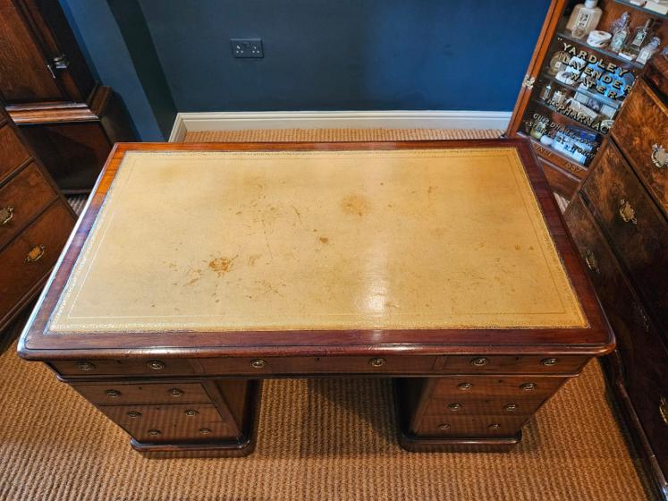 Victorian Mahogany Pedestal Desk - Image 7