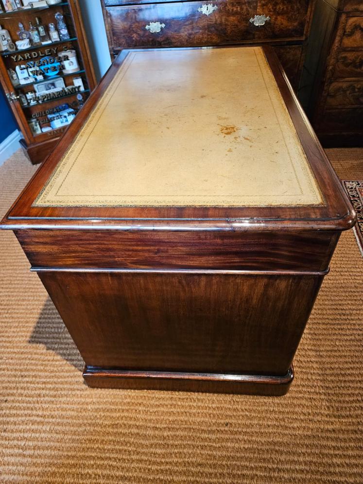 Victorian Mahogany Pedestal Desk - Image 6