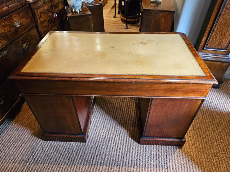 Victorian Mahogany Pedestal Desk - Image 4