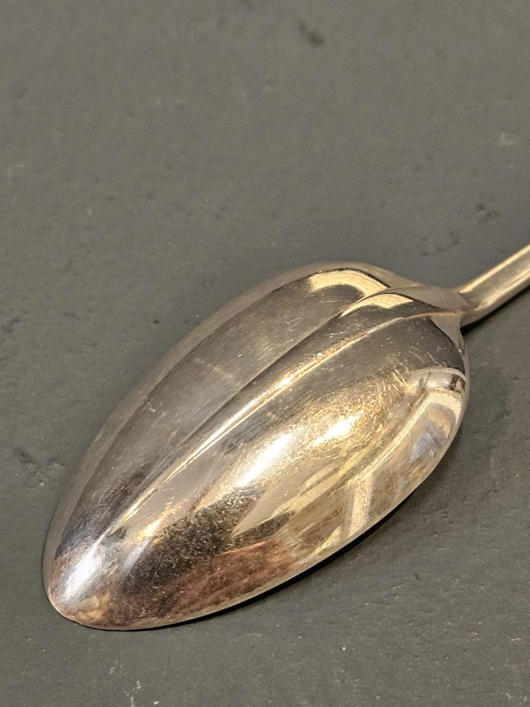 Set of 12 George V Silver Tea Spoons and Tongs  - Image 9