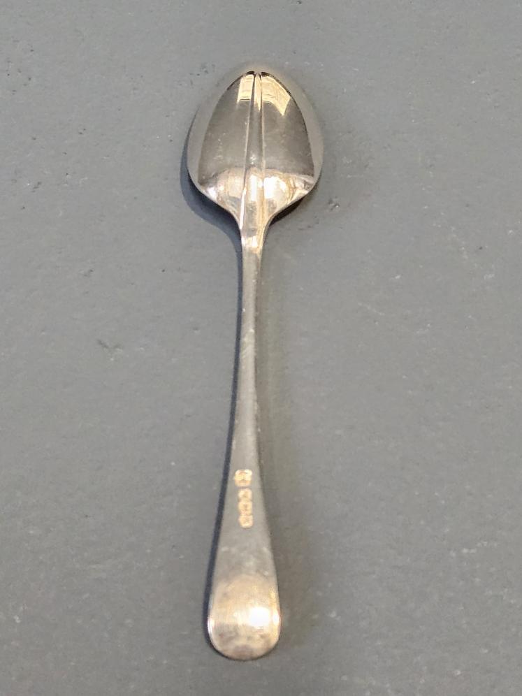 Set of 12 George V Silver Tea Spoons and Tongs  - Image 8