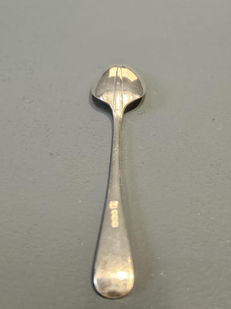 Set of 12 George V Silver Tea Spoons and Tongs  - Image 7