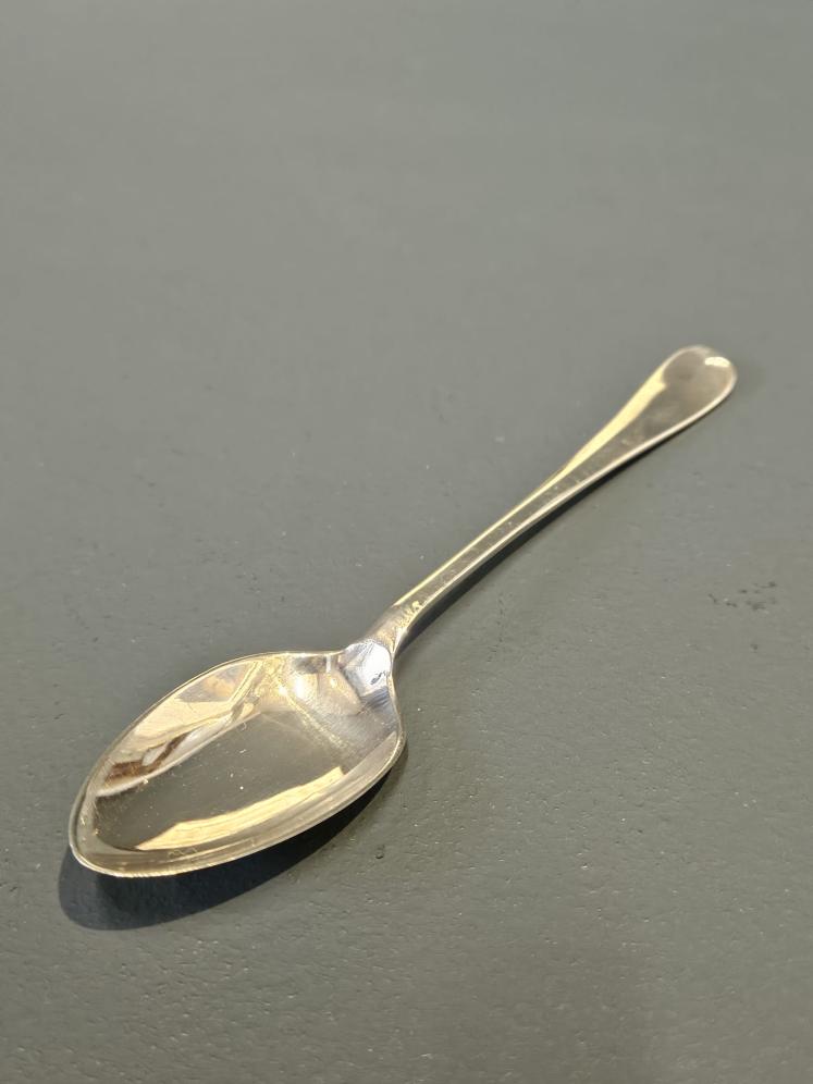 Set of 12 George V Silver Tea Spoons and Tongs  - Image 6