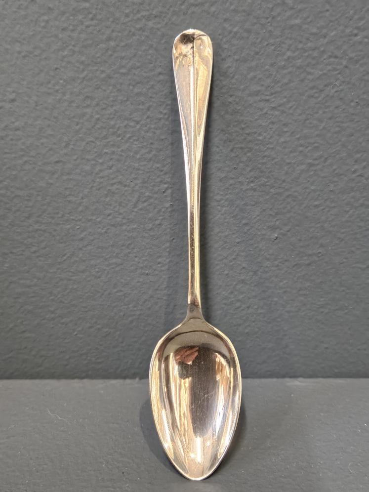 Set of 12 George V Silver Tea Spoons and Tongs  - Image 5
