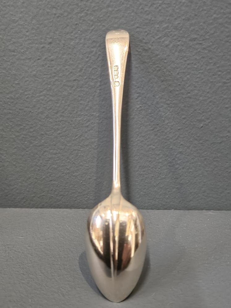 Set of 12 George V Silver Tea Spoons and Tongs  - Image 3