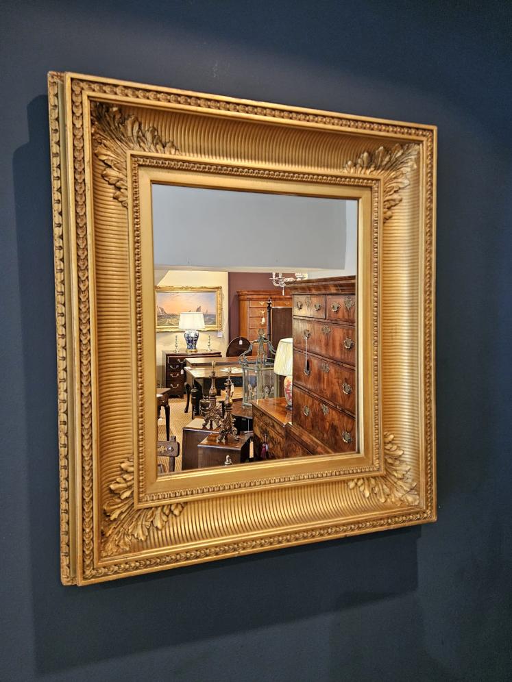Victorian Gilt Mirror With Acanthus Leaf Decoration - Image 1