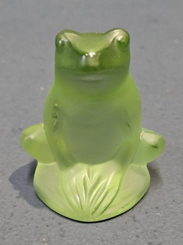 Pale Green Lalique Frog  - Image 5