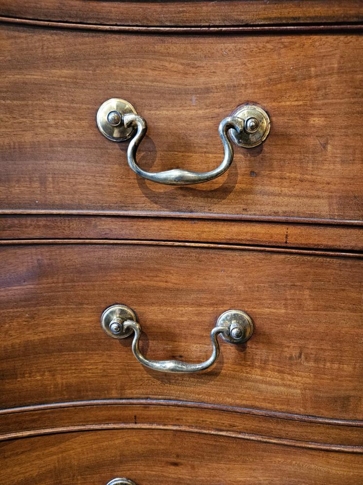 George III Mahogany Serpentine Front Chest of Drawers  - Image 9
