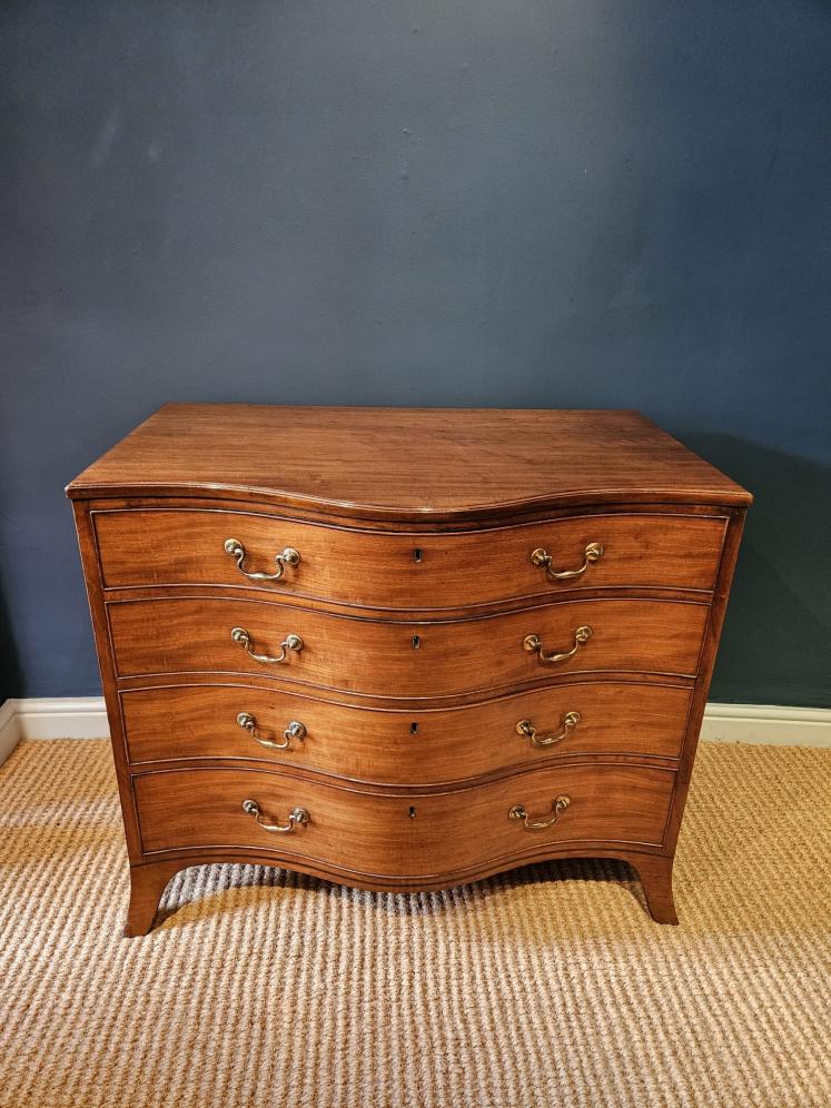 George III Mahogany Serpentine Front Chest of Drawers  - Image 8