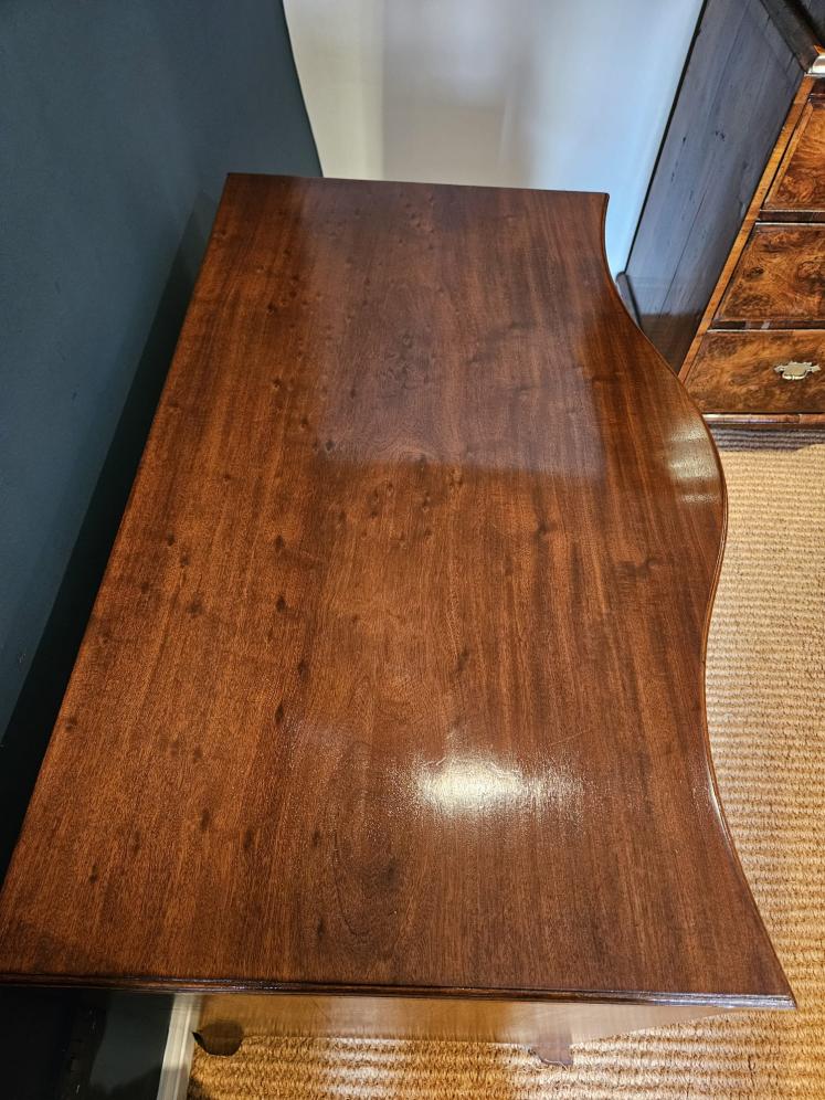 George III Mahogany Serpentine Front Chest of Drawers  - Image 7