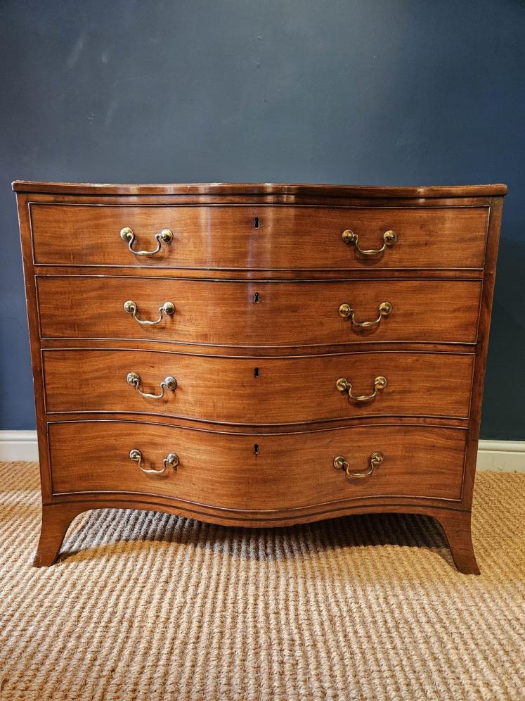 George III Mahogany Serpentine Front Chest of Drawers  - Image 6