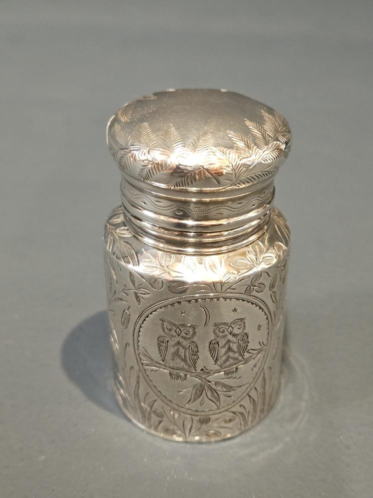 Superb Victorian Silver Owl Scent Bottle  - Image 6