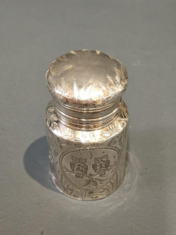Superb Victorian Silver Owl Scent Bottle  - Image 4