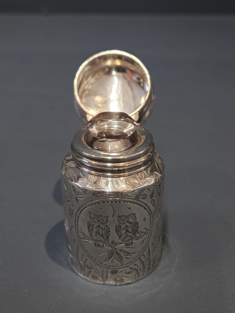 Superb Victorian Silver Owl Scent Bottle  - Image 2