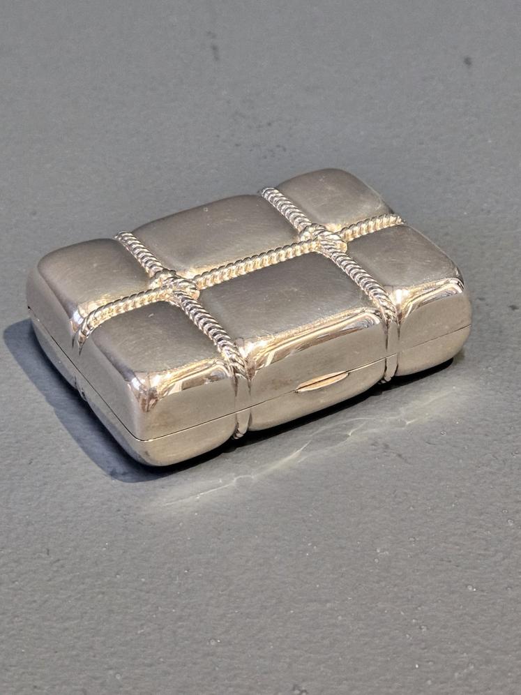 Unusual Victorian Silver Tied Parcel Snuff Box - Image 1