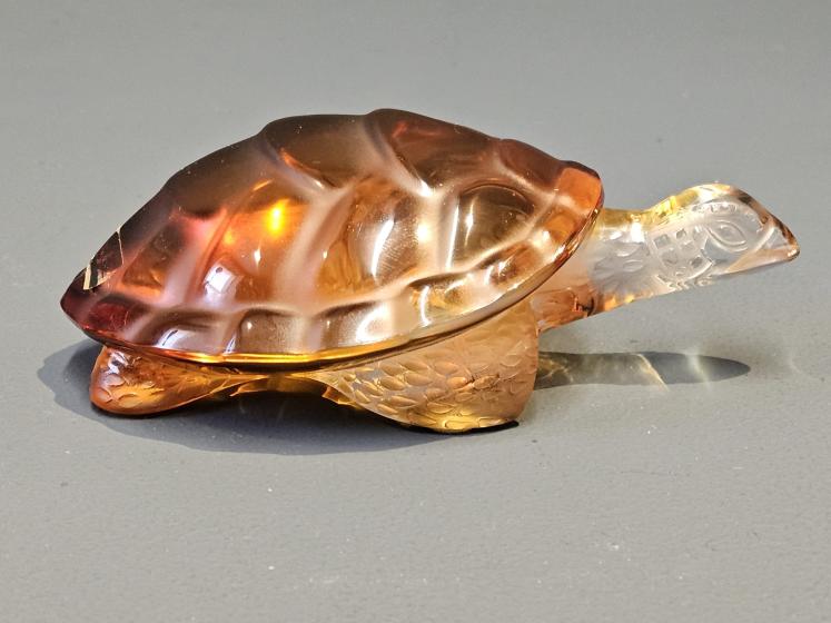 Large Lalique Opalescent Amber Turtle  - Image 1