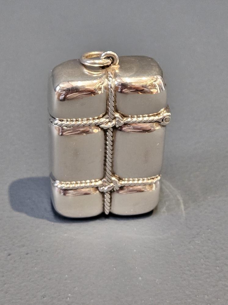 Unusual Victorian Silver Tied Parcel Vesta Case - Image 6