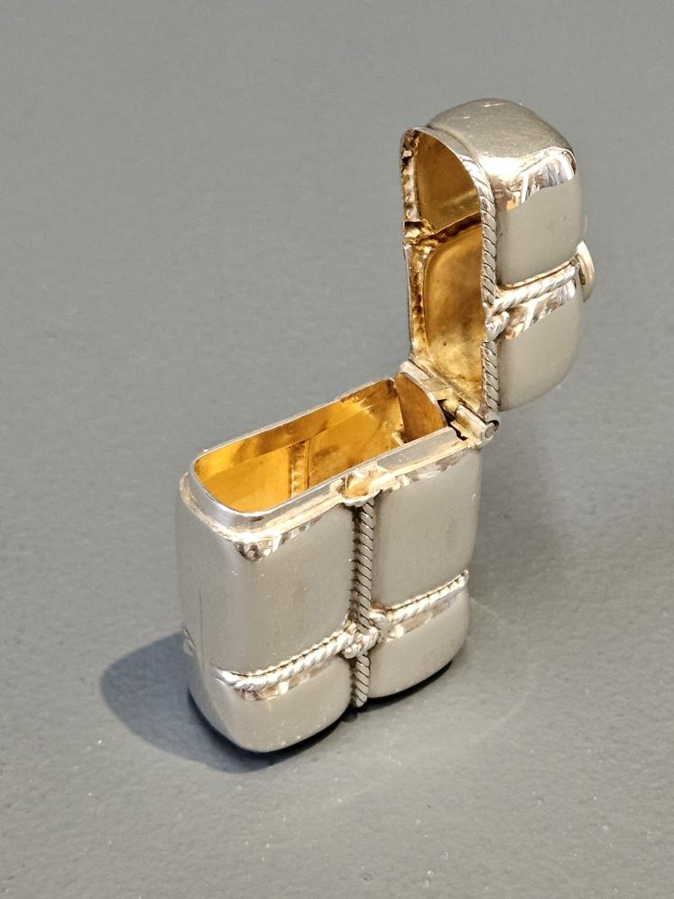 Unusual Victorian Silver Tied Parcel Vesta Case - Image 5