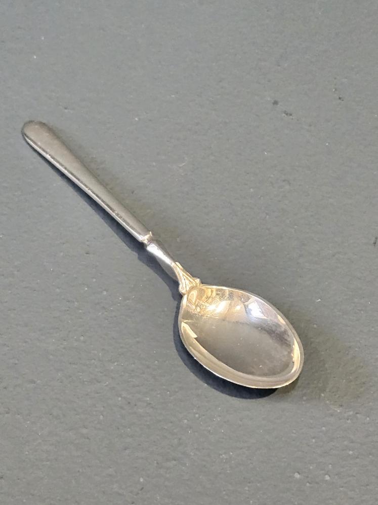 Set of Six Edwardian Silver Coffee Spoons - Image 6