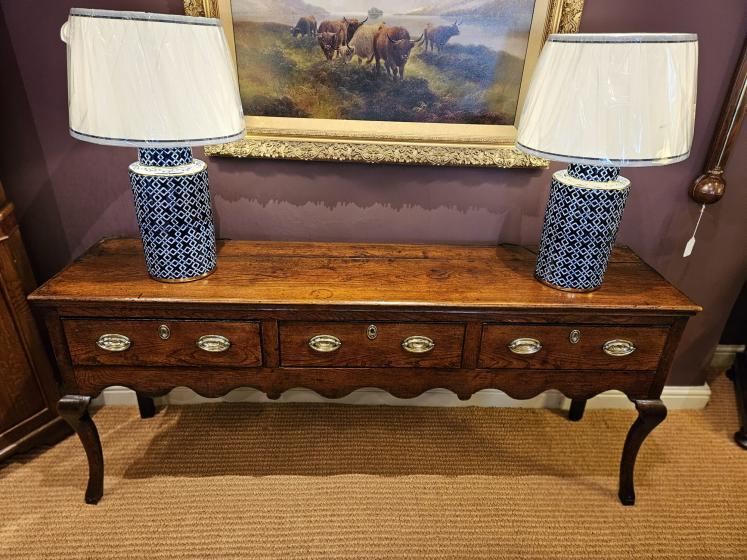 George II Elm Three Drawer Cabriole Leg Dresser - Image 10