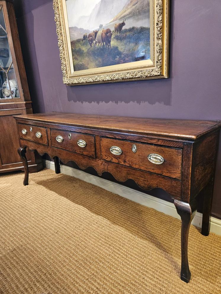 George II Elm Three Drawer Cabriole Leg Dresser - Image 9