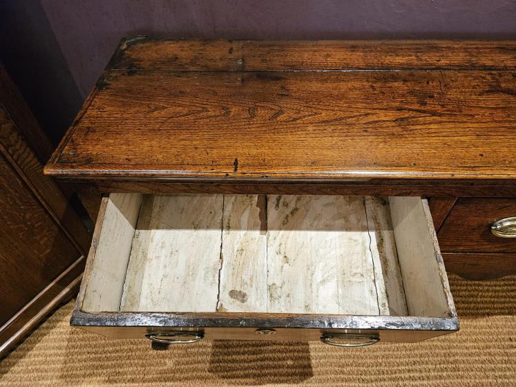 George II Elm Three Drawer Cabriole Leg Dresser - Image 8