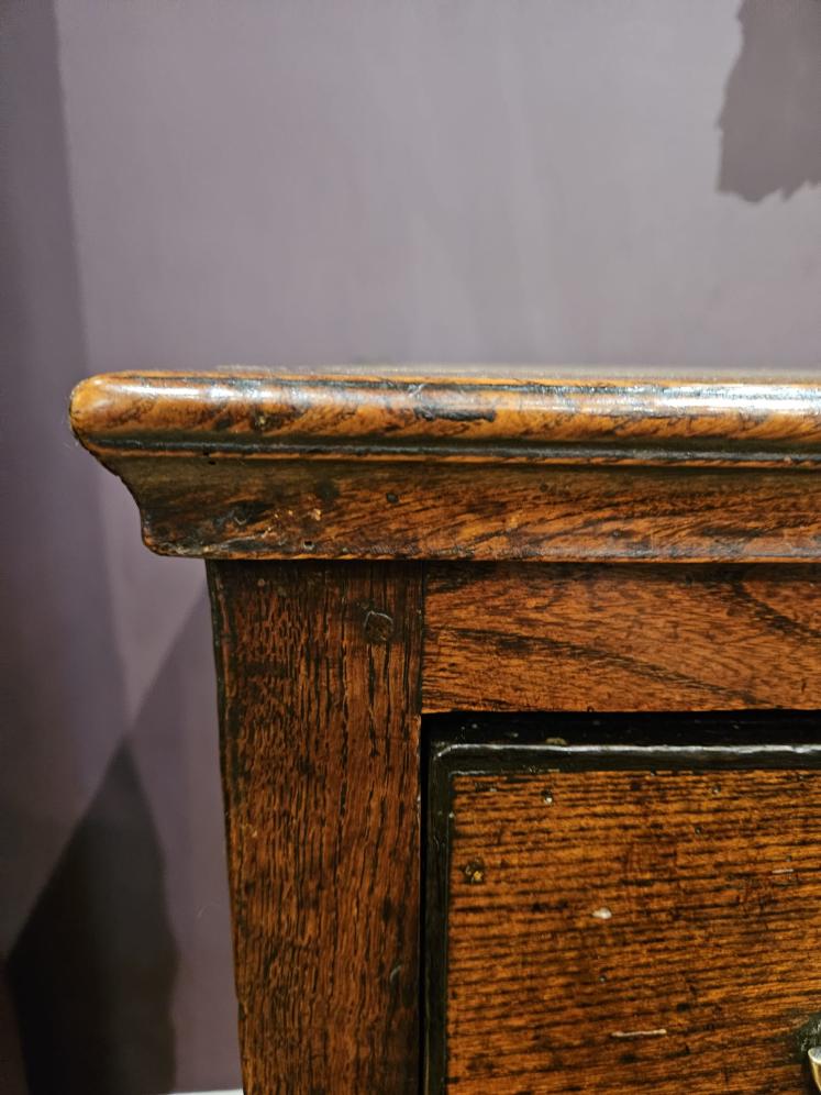 George II Elm Three Drawer Cabriole Leg Dresser - Image 5