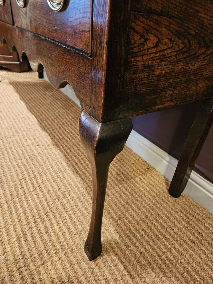 George II Elm Three Drawer Cabriole Leg Dresser - Image 4