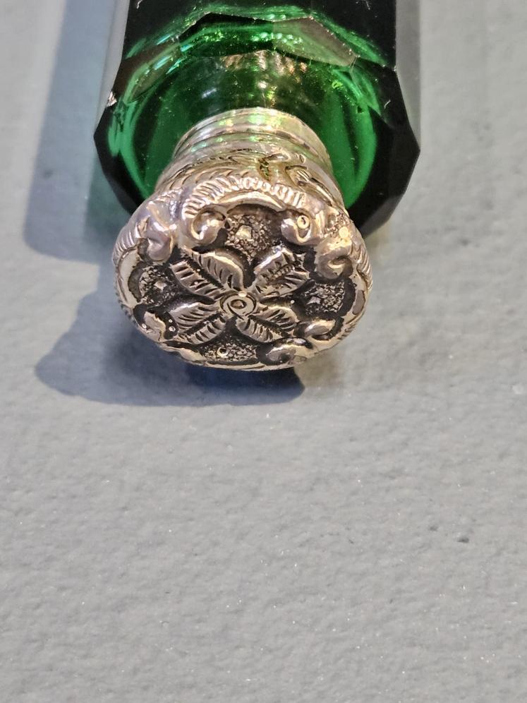 Victorian Emerald Glass Scent and Smelling Salts Bottle - Image 2