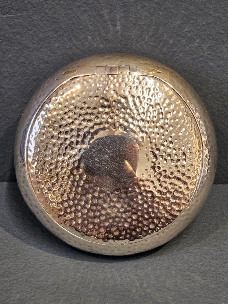 Planished Silver Squeeze Tobacco Pebble - Image 6