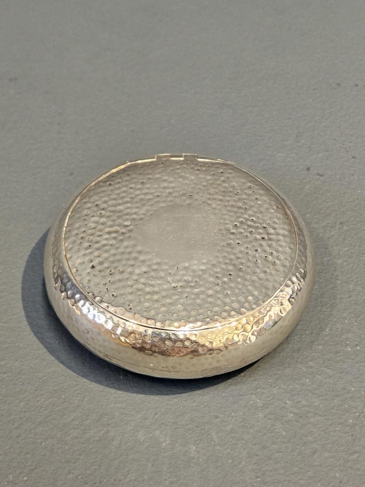 Planished Silver Squeeze Tobacco Pebble - Image 2