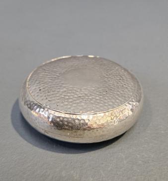 Planished Silver Squeeze Tobacco Pebble - Image