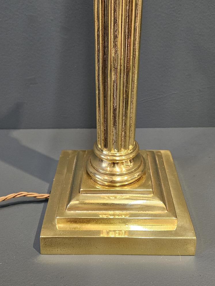 Victorian Brass Corinthian Column Table Lamp - Image 2