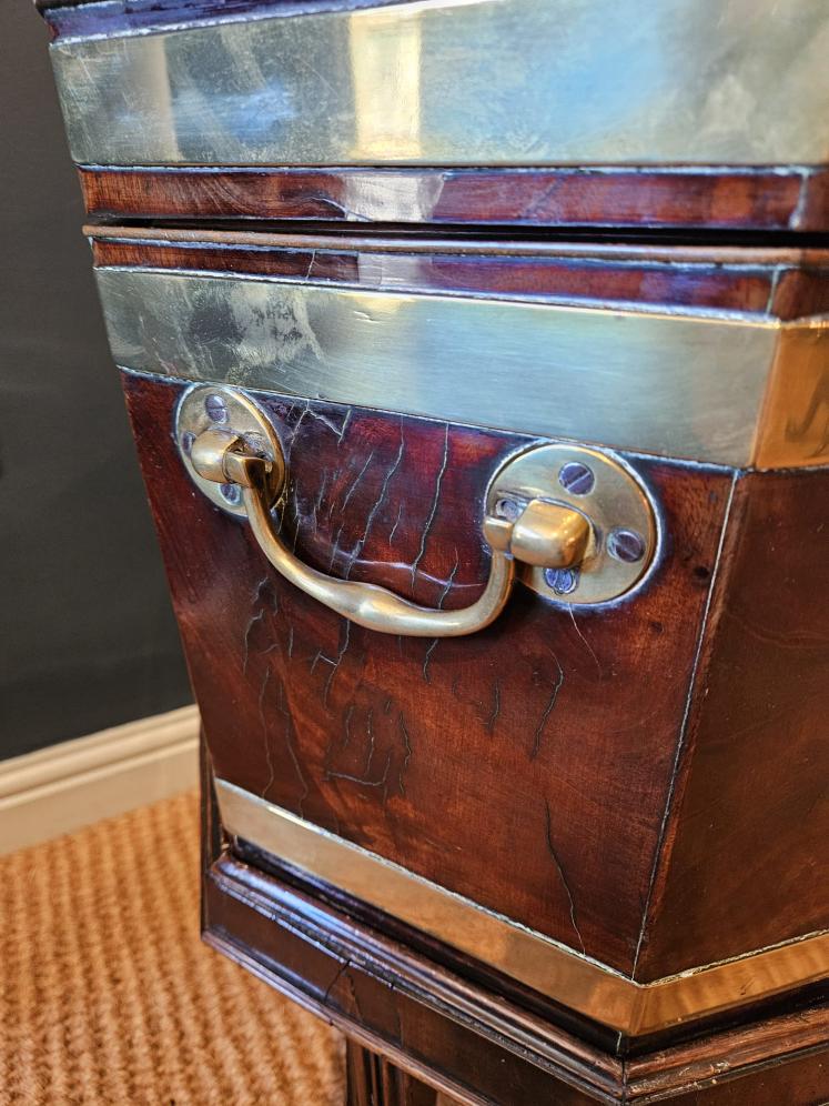 Superb George III Mahogany Brass Bound Wine Cooler with Original Interior - Image 5