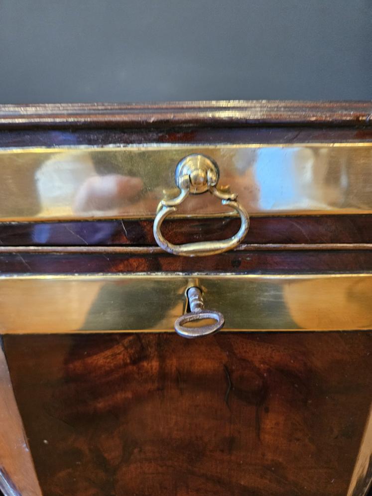 Superb George III Mahogany Brass Bound Wine Cooler with Original Interior - Image 3