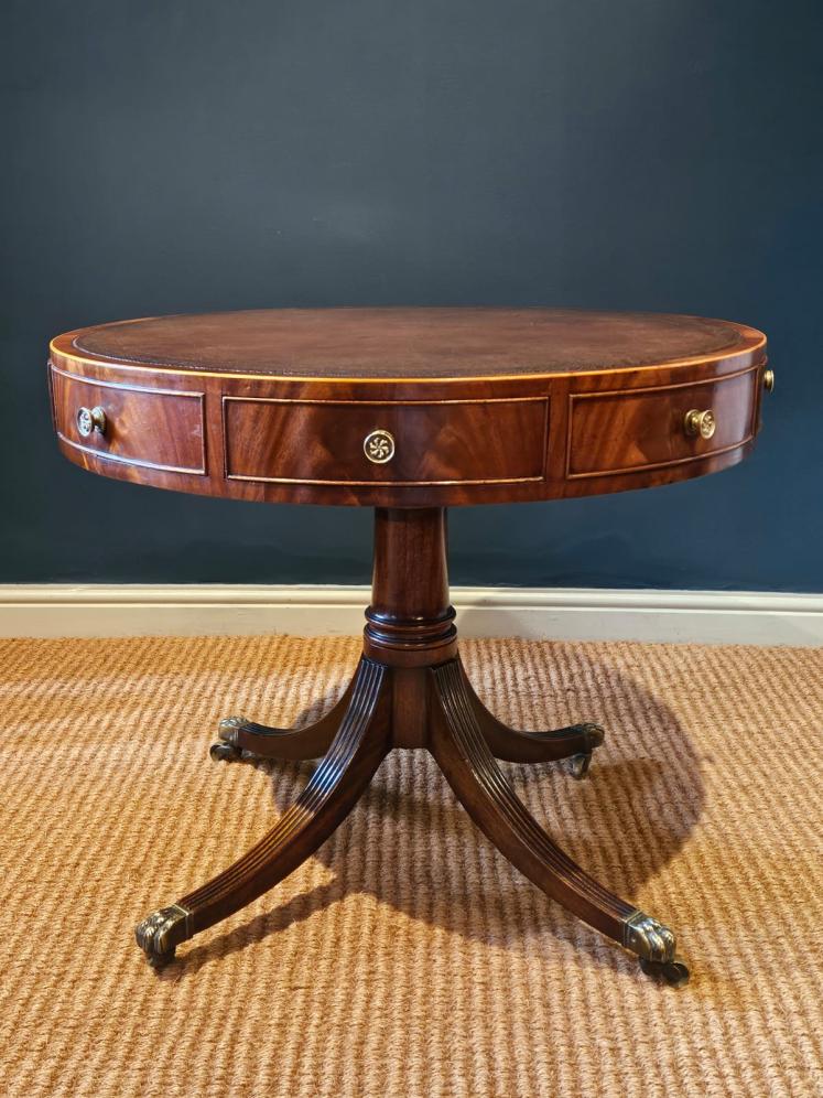 Fine Quality Small Proportion Regency Mahogany Drum Table - Image 11