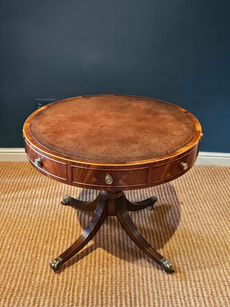 Fine Quality Small Proportion Regency Mahogany Drum Table - Image 8