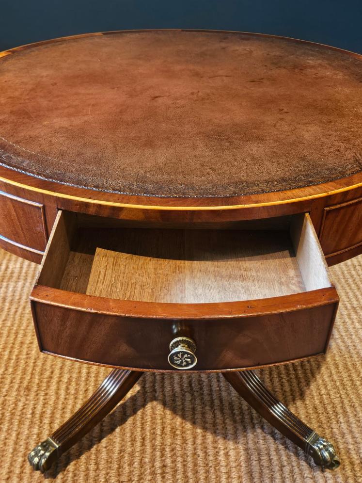 Fine Quality Small Proportion Regency Mahogany Drum Table - Image 7