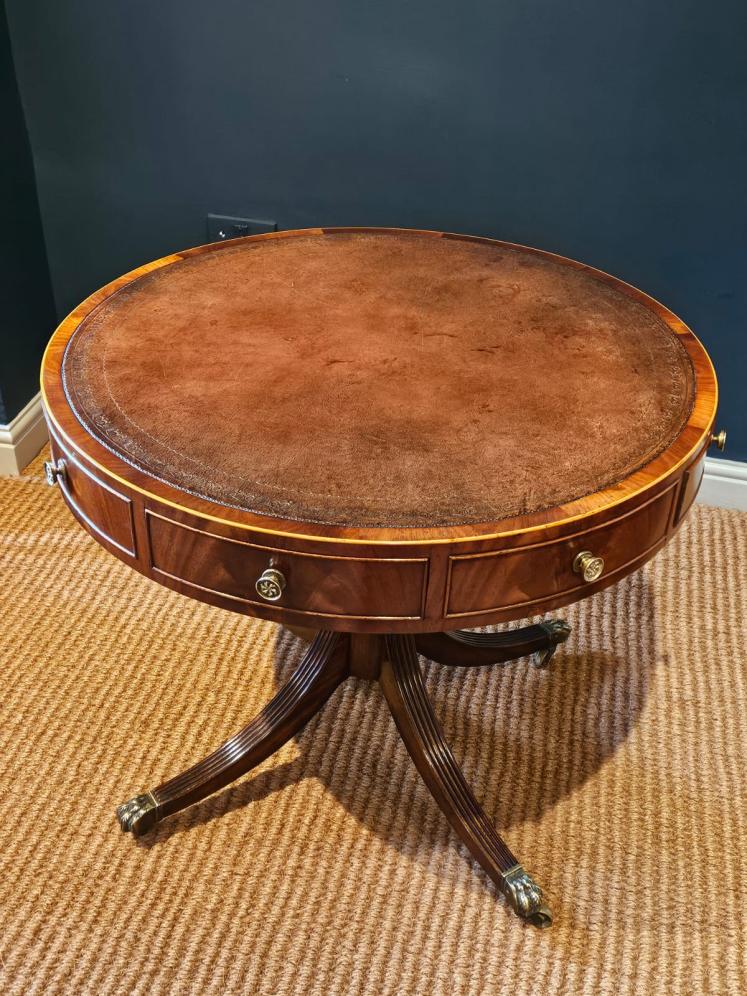 Fine Quality Small Proportion Regency Mahogany Drum Table - Image 5