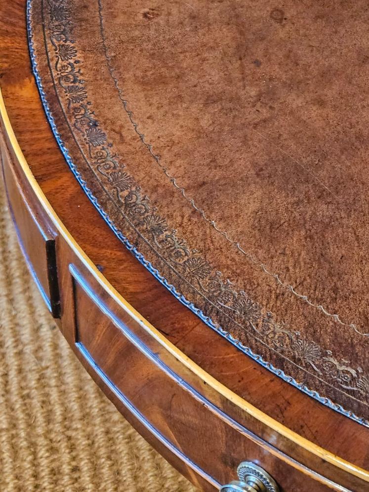 Fine Quality Small Proportion Regency Mahogany Drum Table - Image 4