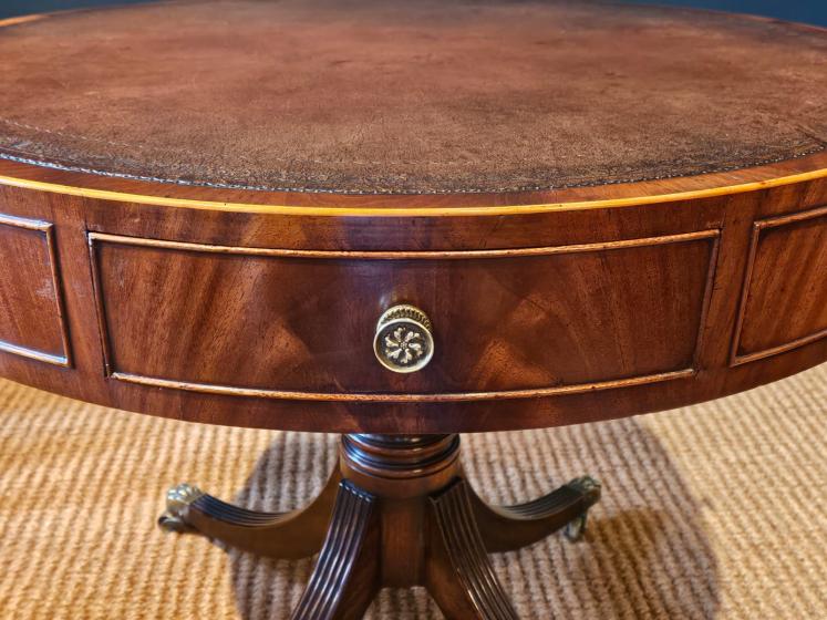 Fine Quality Small Proportion Regency Mahogany Drum Table - Image 3