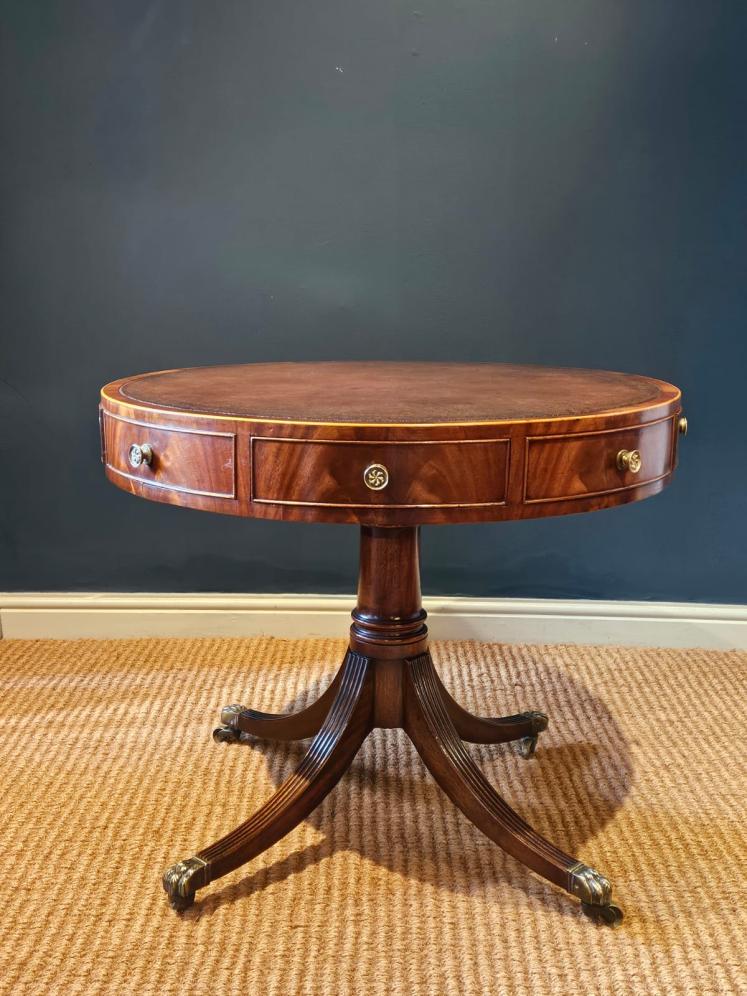 Fine Quality Small Proportion Regency Mahogany Drum Table - Image 1