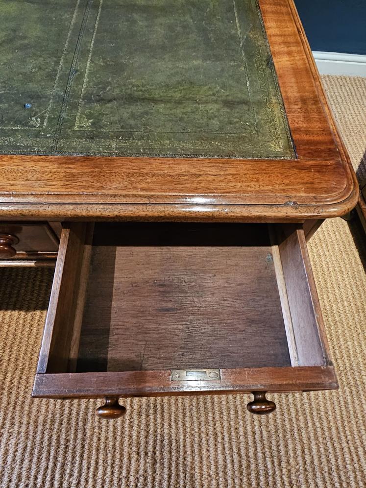 Mid Victorian Mahogany Partners Desk - Image 10