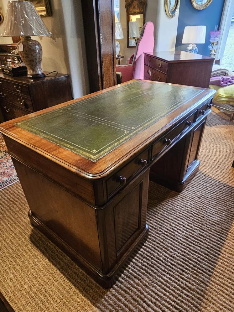 Mid Victorian Mahogany Partners Desk - Image 9